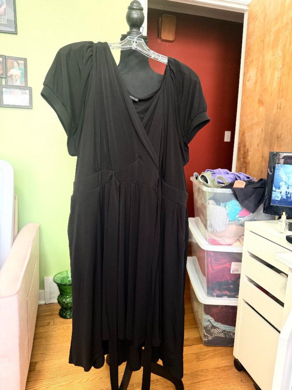 Torrid Size 4 Black Short Sleeve Midi Dress